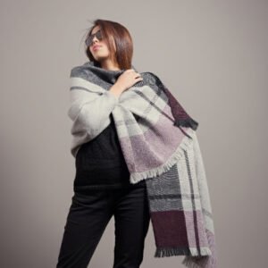 Ruana Andina de Alpaca - Manto Artesanal en Bloques Grises y Borgoña